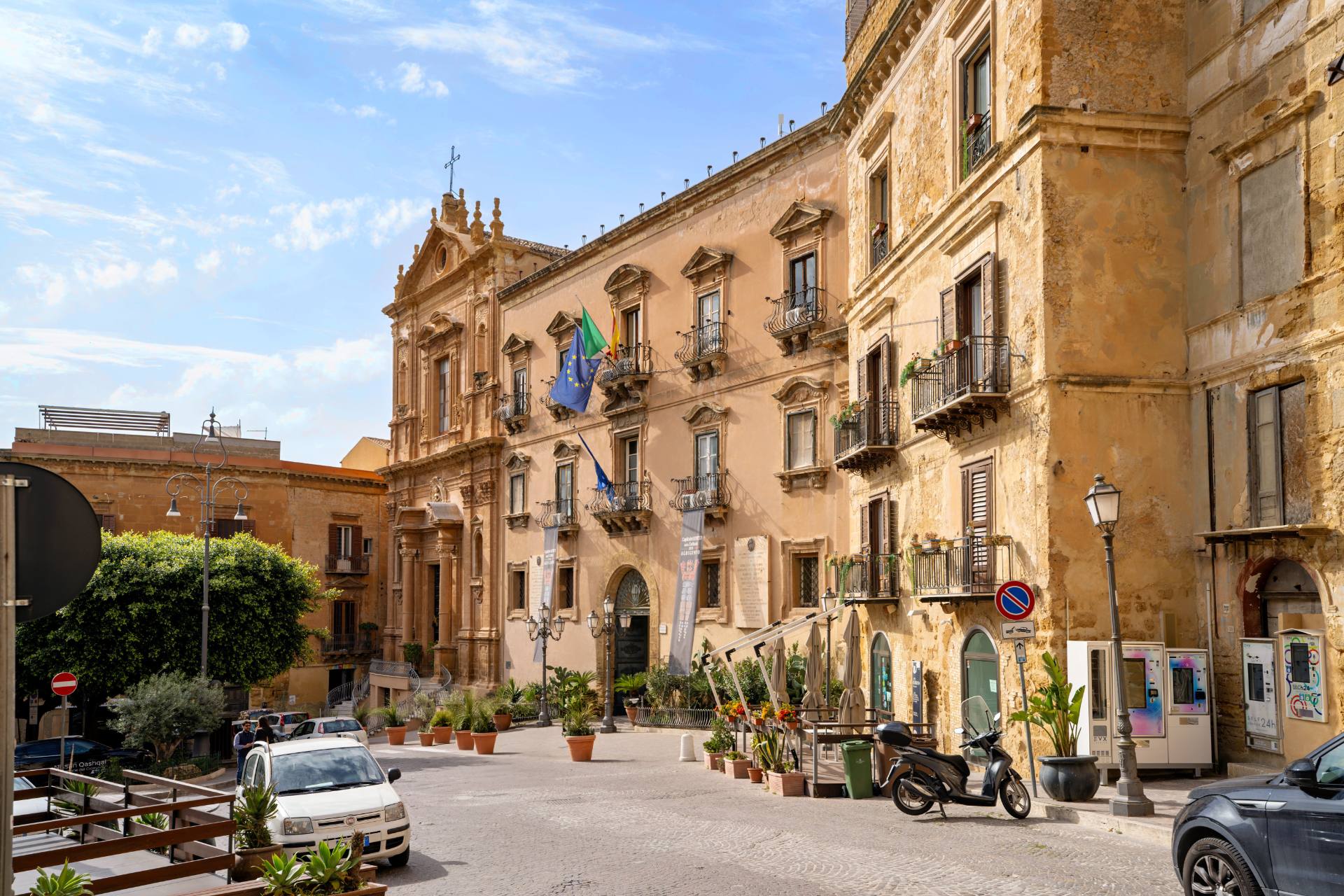 Außenfassade des Teatro Luigi Pirandello